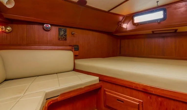 55 Custom Bruce Roberts / Aft Stateroom