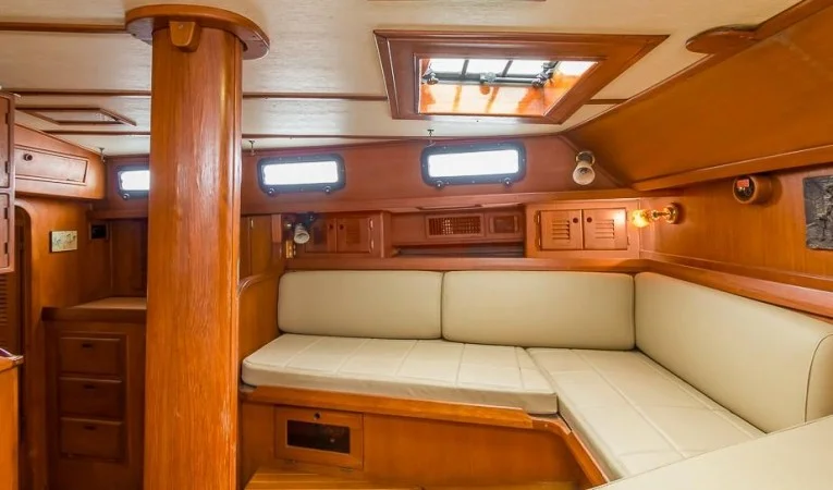 55 Custom Bruce Roberts / Aft Stateroom