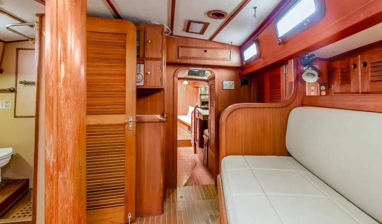 55 Custom Bruce Roberts / Aft Stateroom