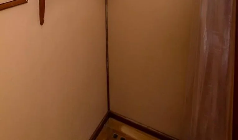 55 Custom Bruce Roberts / Aft Separate Shower