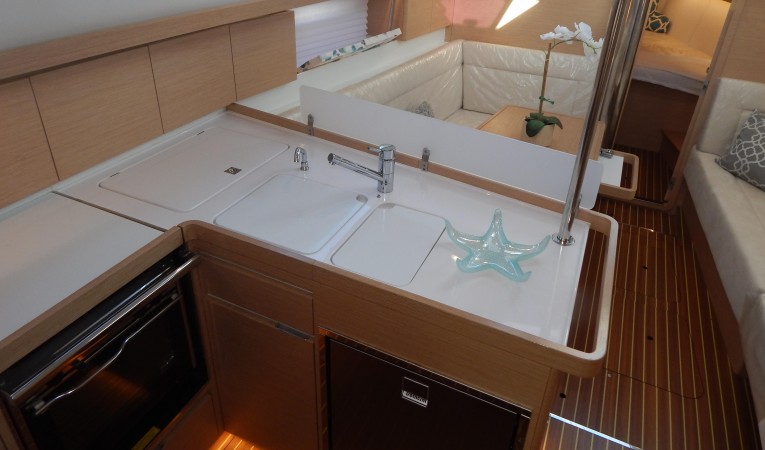 40 Elan Salon/Galley