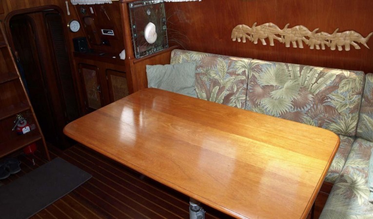 47 Gulfstar Main salon port side