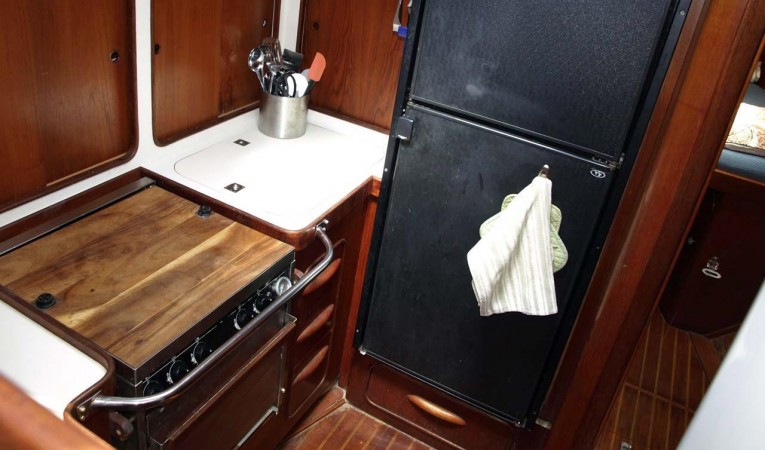 47 Gulfstar Galley fwd