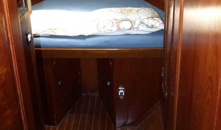 47 Gulfstar VIP stateroom