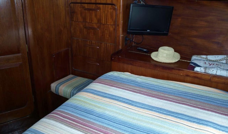 47 Gulfstar Master stateroom 4