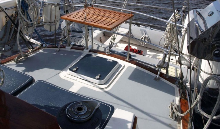 47 Gulfstar Aft deck table