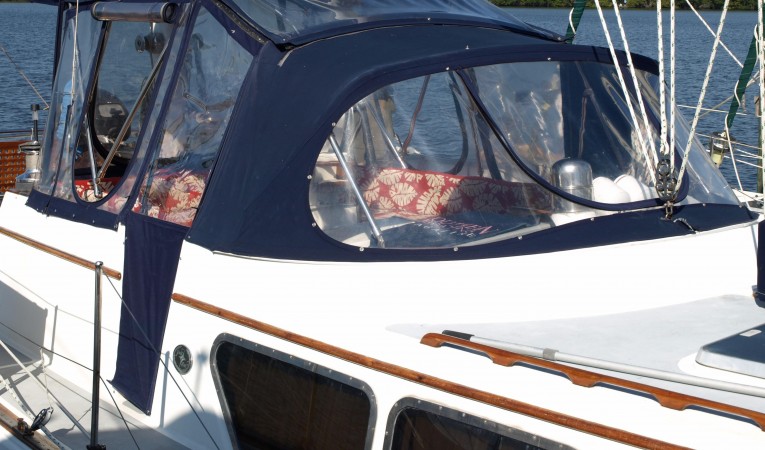 47 Gulfstar Cockpit enclosure