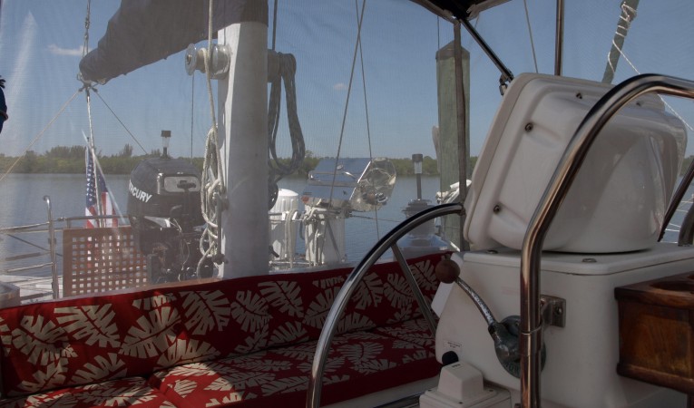 47 Gulfstar Cockpit enclosure w/screens