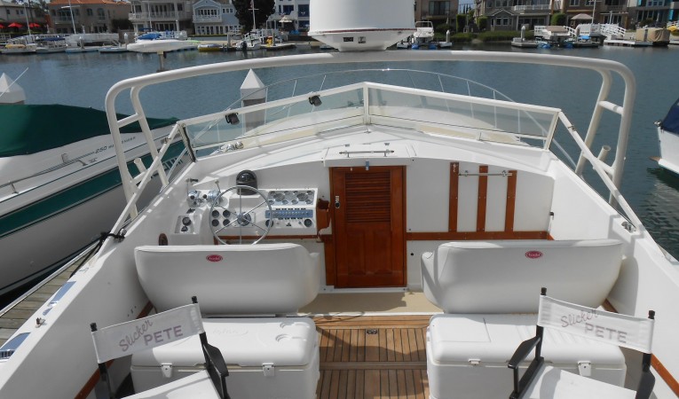 35 Magnum Cockpit looking forward