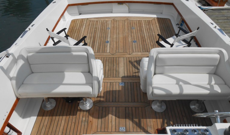 35 Magnum Cockpit looking aft