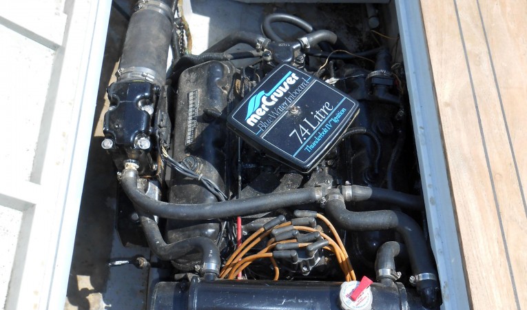 35 Magnum Starboard engine