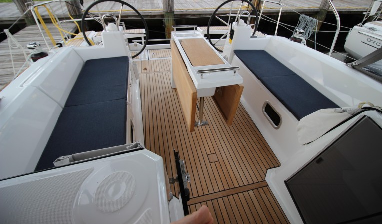38 Beneteau Cockpit