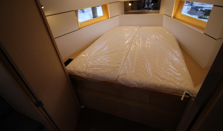 38 Beneteau Master stateroom