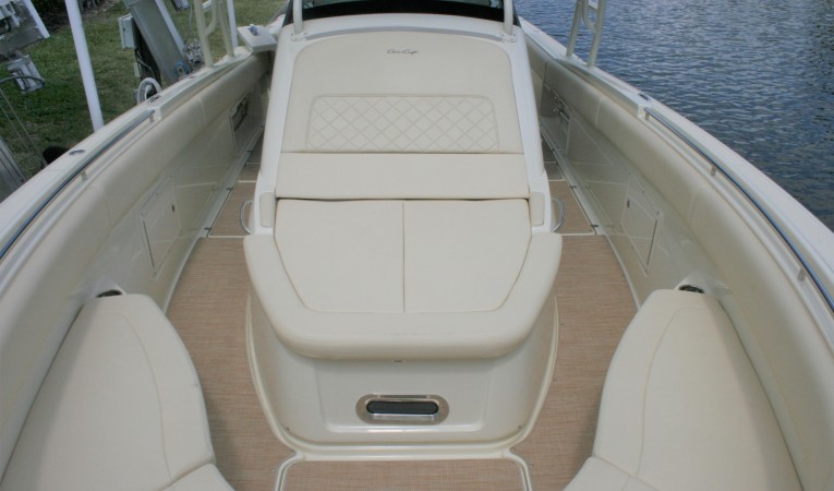 34 Chris-Craft Bow seating