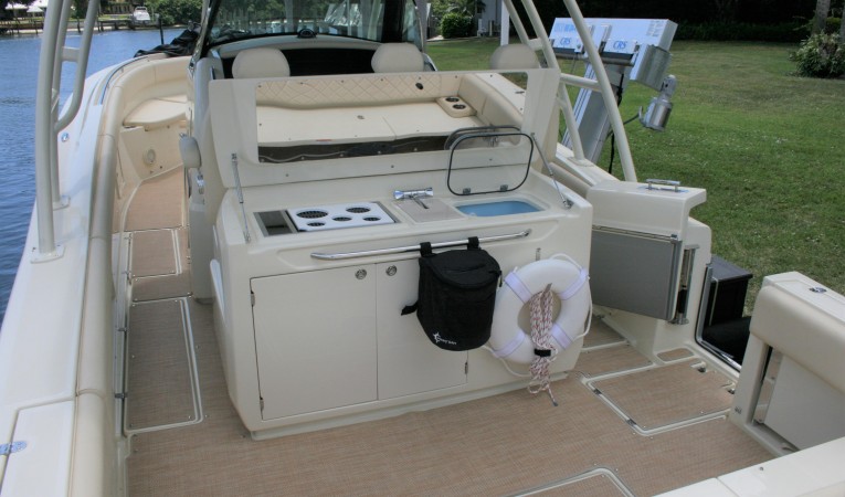 34 Chris-Craft Aft galley with BBQ and fridge
