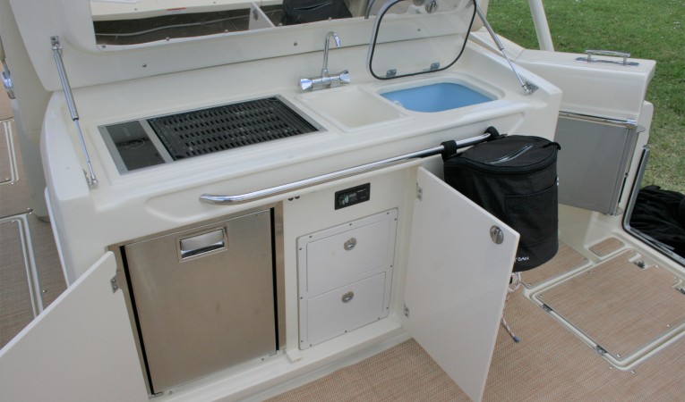 34 Chris-Craft Aft galley with BBQ and fridge