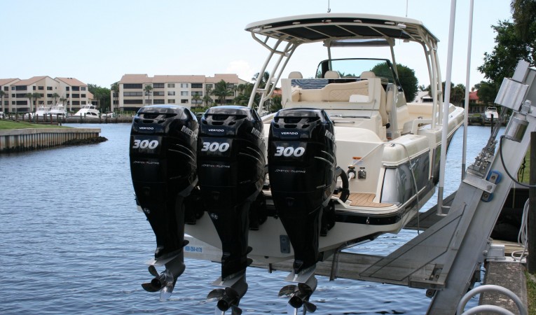 34 Chris-Craft Lift kept