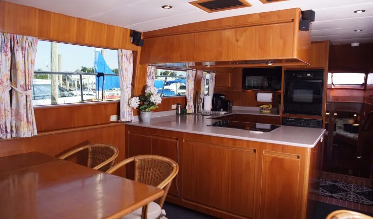 60 Novatec Salon