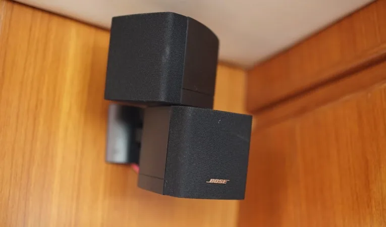60 Novatec Bose Speakers in Salon