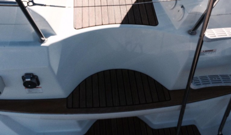 42 Jeanneau Nice Walk Through Transom and Swim Step