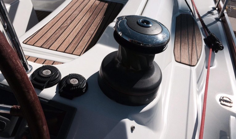 42 Jeanneau 3 Two Speed ST Electric Winches