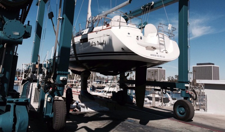 42 Jeanneau Hauling out
