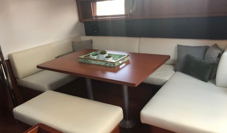 48 Beneteau 