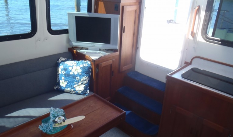 32 Nordic Tugs Salon aft