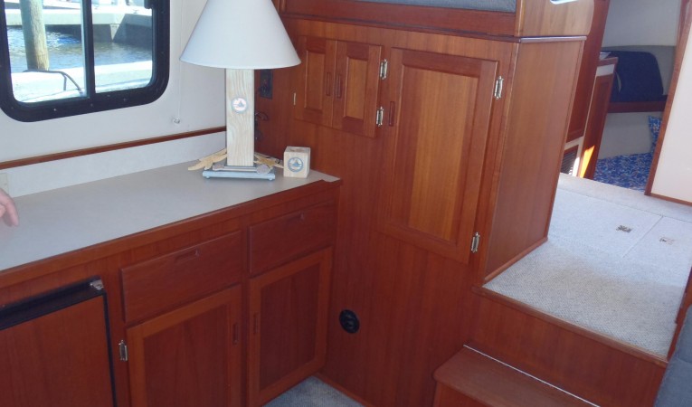 32 Nordic Tugs Salon fwd 2