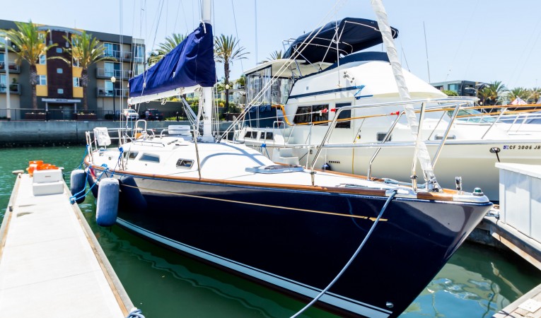 37 Sabre At the dock