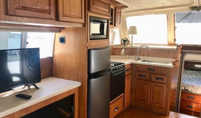 39 Mainship Upgraded Galley
