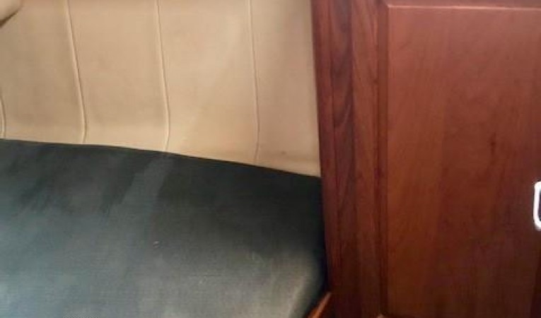 39 Mainship Midship Berth