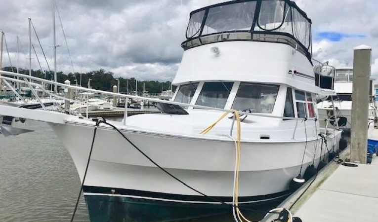 39 Mainship Port Bow