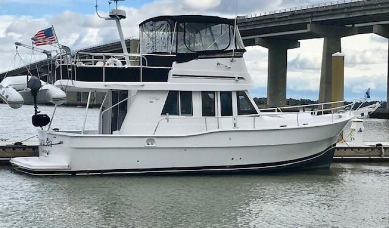 39 Mainship Starboard Profile