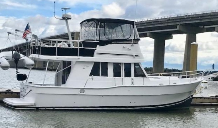 39 Mainship Starboard Profile