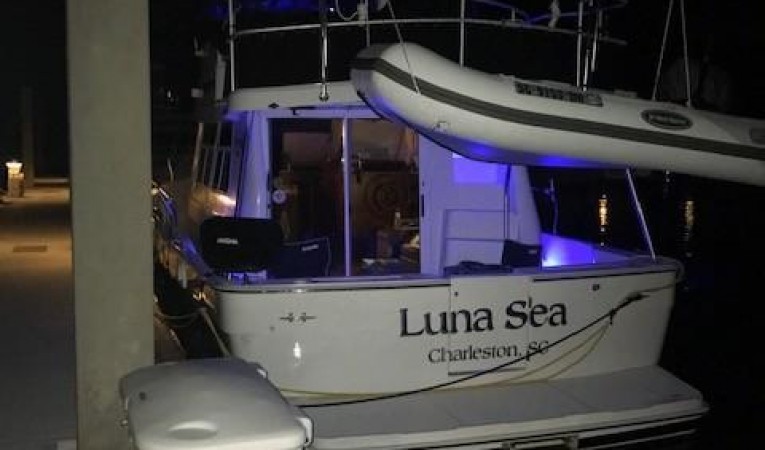 39 Mainship Blue Courtesy Lights