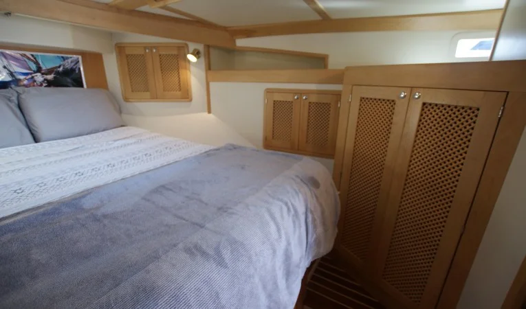 42 Fox Island master to starboard