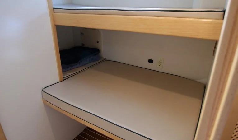 42 Fox Island port over/under bunks