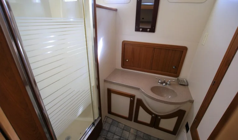 42 Fox Island head to starboard