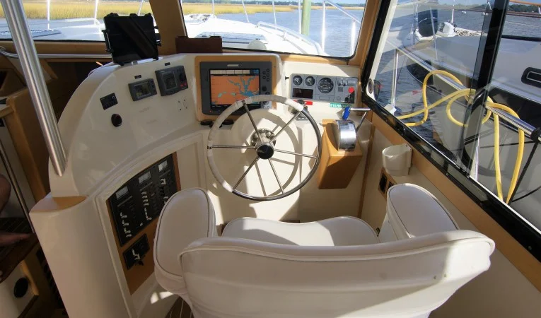 42 Fox Island lower helm