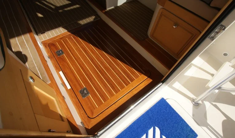 42 Fox Island teak and holly under carpet