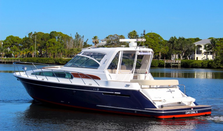 43 Chris-Craft Stern Quarter