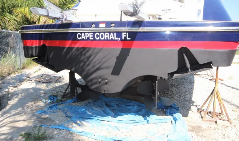 43 Chris-Craft Stern Out of Water