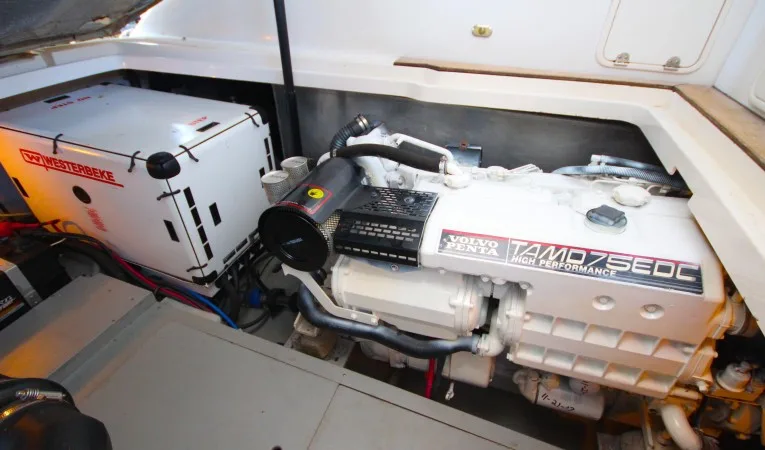 43 Chris-Craft Port Engine 1