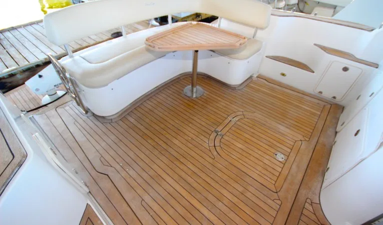 43 Chris-Craft Cockpit 2