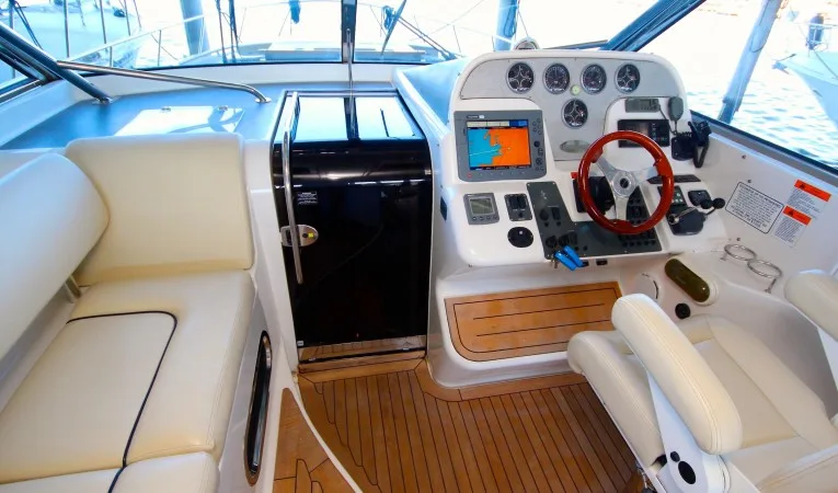 43 Chris-Craft Helm Deck