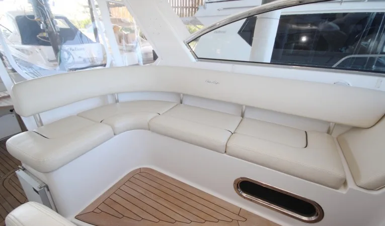 43 Chris-Craft Helm Deck Seating