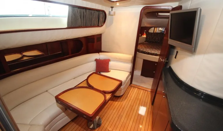 43 Chris-Craft Salon 4