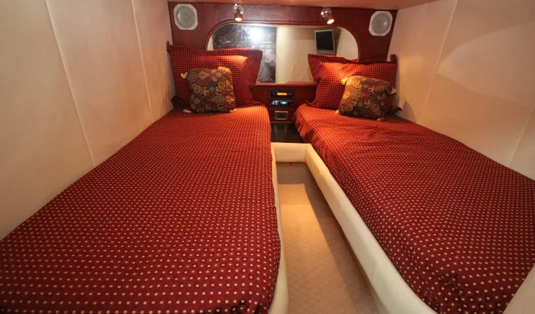 43 Chris-Craft Guest 2