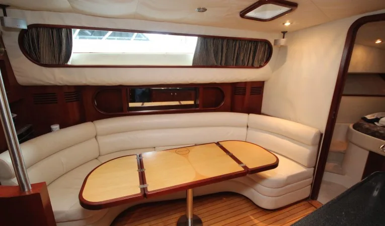 43 Chris-Craft Salon 2